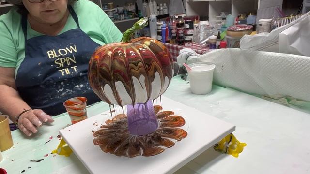 #187 OMG! MY FIRST PUMPKIN POUR! PERFECT COLOR PALLET! GORGEOUS! #acrylicpouring #arttherapy #art смотреть онлайн