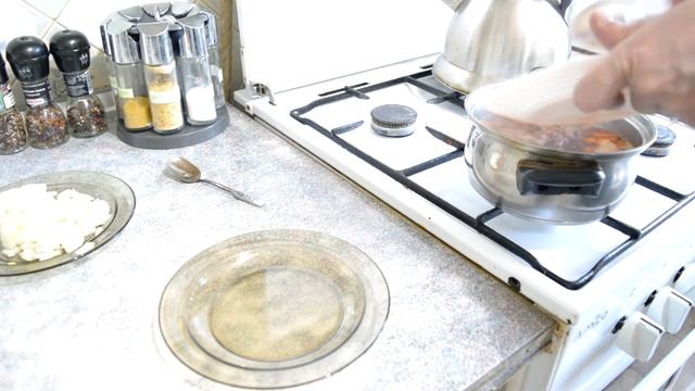 Обзор Крымская килька в томате + дачный суп/ An overview of sardines in tomato sauce, soup sardines смотреть онлайн