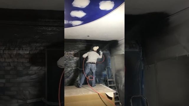 Безвоздушная покраска потолков краской ULTRASATEN OIKOS смотреть онлайн