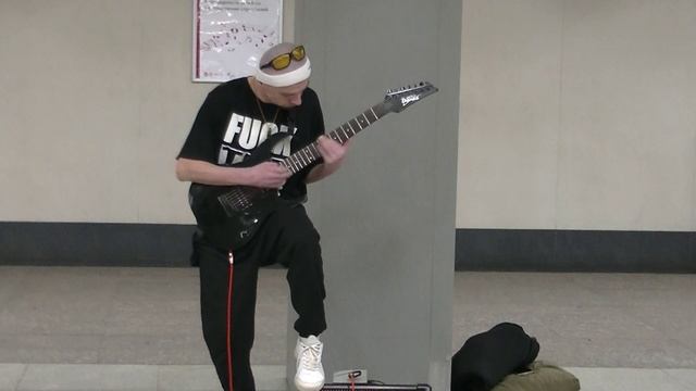 Музыка в метро. Гитарист виртуоз 09.03.2023 смотреть онлайн