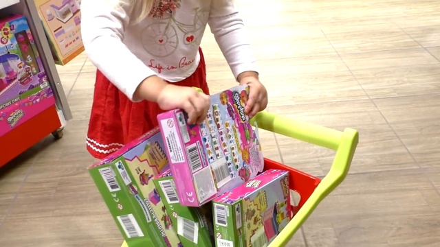 Bad Baby ПОГРОМ В МАГАЗИНЕ Вредные Детки Скупили Все Шопкинс Shopkins Toys Video
