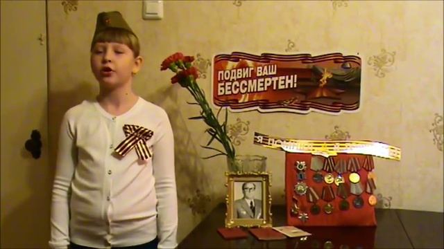 Страна читающая - Софья Перфилова читает произведение "В землянке" Э.Асадова смотреть онлайн