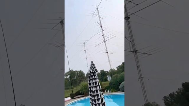 40m EFHW Inverted-L with (2) 10m Spiderbeam poles for support QRP смотреть онлайн