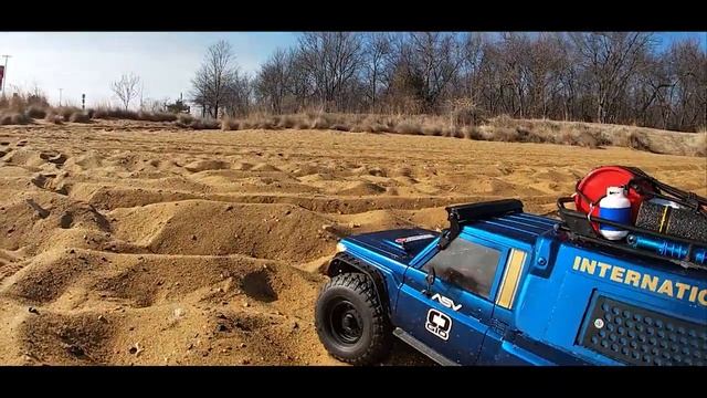 Toyota LC70 RC Car Tribute Crawl | SCX10 II | Proline Hyrax