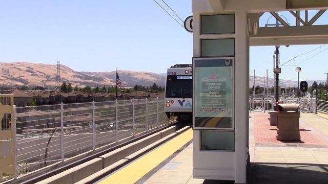 VTA Light Rail - Kinki-Sharyo Orange Line #929 Arriving into Milpitas смотреть онлайн