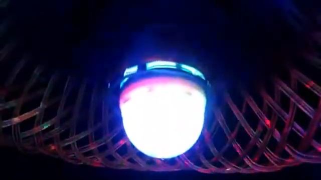 Вращающаяся разноцветная лампа LED Full Color Rotating Lamp FNA-027 смотреть онлайн