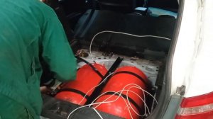 Установка ГБО. Метановые баллоны в нишу для запасного колеса.