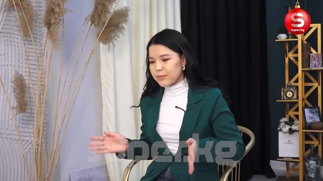 "Кызым чоңоюп, экөөбүз сырдаш болуп калдык" дейт ырчы Гүланда смотреть онлайн