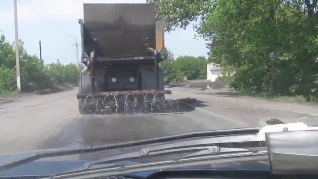 Поливают асфальт водой смотреть онлайн