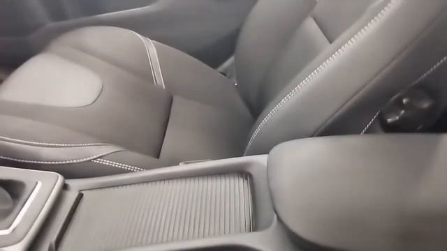 VOLVO - V40 2 2.0 D2 смотреть онлайн