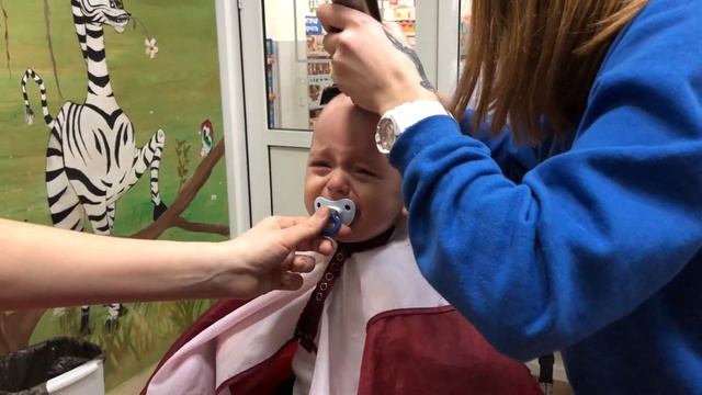 Наша первая стрижка В каком возрасте нужно стричь ребенка смотреть онлайн