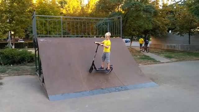 Саша на самокате Волгодонск дк Курчатова смотреть онлайн