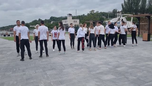 ТАНЦЕВАЛЬНЫЙ ФЛЕШМОБ КО ДНЮ РОССИИ смотреть онлайн