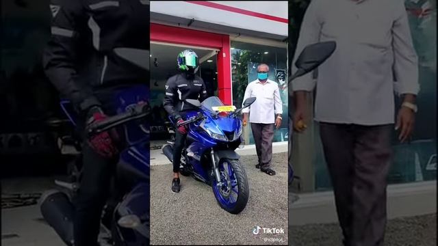 Yamaha R15 v3 BS6 bike смотреть онлайн