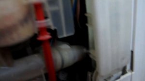 Посудомоечная машина BOSCH постоянно сливает воду. Что сломалось? Разбираю машину, ищу причину.