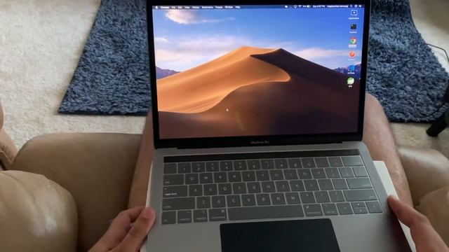 MacBook Pro 2019 screen flashing problem смотреть онлайн