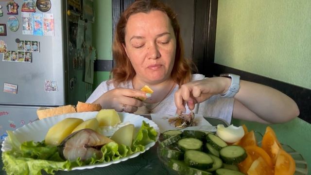 Мукбанг, скумбрия копченая с картошечкой