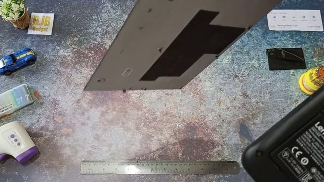 How To! Open back cover Lenovo Thinkpad Yoga 11e change RAM / SSD смотреть онлайн