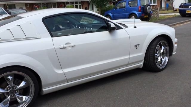 2005 Ford Mustang GT - hear that V8 roar!! смотреть онлайн