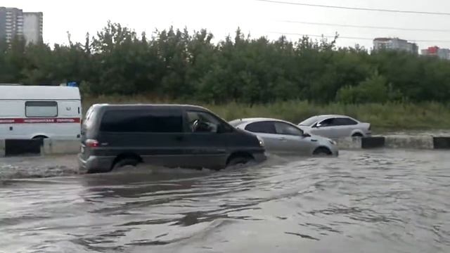 2013 07 19 Потоп на улице Бр. Кашириных, между Свердловским пр. и ул. Краснознамённая смотреть онлайн