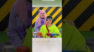 КАК ОНА ЭТО ДЕЛАЕТ??