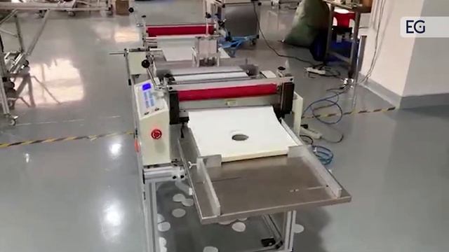 Станок для резки и перфорации пленки HDK-300ZC смотреть онлайн