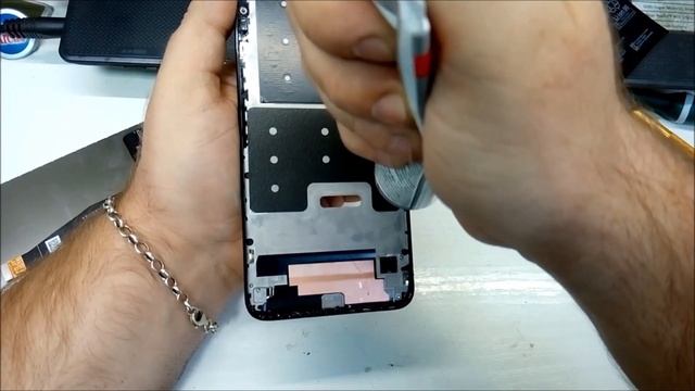 Замена дисплейного модуля на смартфоне Huawei P Smart. смотреть онлайн