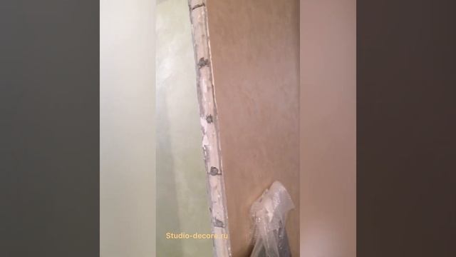 В процессе Нанесения Декоративной штукатурки карта мира с шелком. смотреть онлайн
