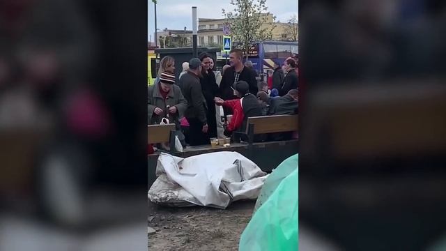 «Она искренне плакала»: жители Львова, которые встретили Анджелину Джоли