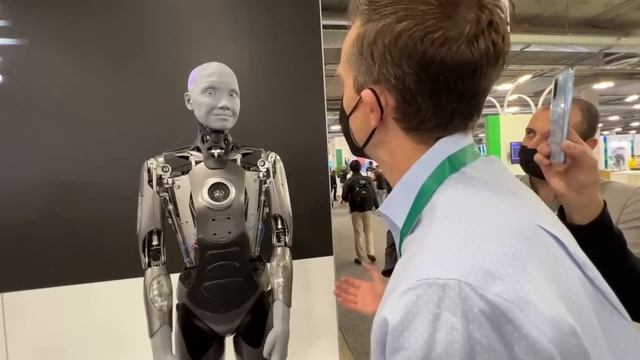 First in person demo ever of the Humanoid robot Ameca at CES 2022 смотреть онлайн