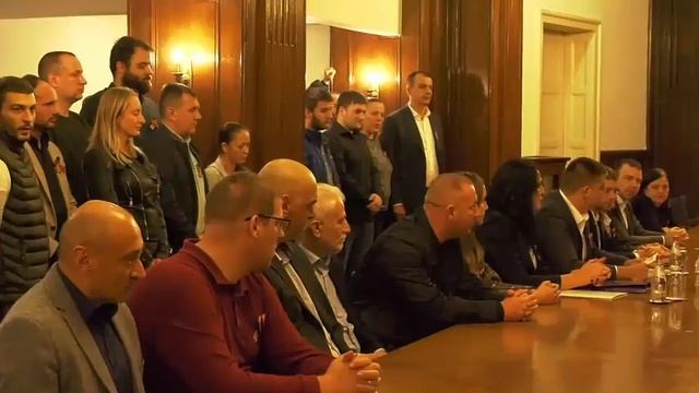 Српски радикали предали изборну листу за парламентарне изборе смотреть онлайн