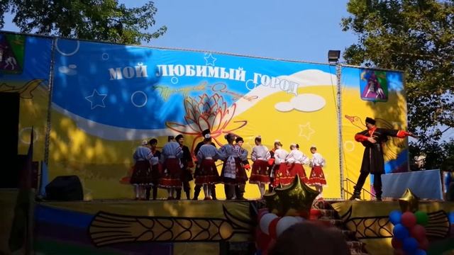 Казачьи народные танцы на Дне города Приморско-Ахтарска 31.07.2016 смотреть онлайн