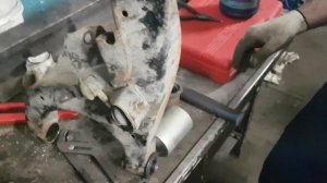 Замена сайлентблоков на рычагах подвески автомобиля Ниссан Патфайндер в Техцентре КОУШ.