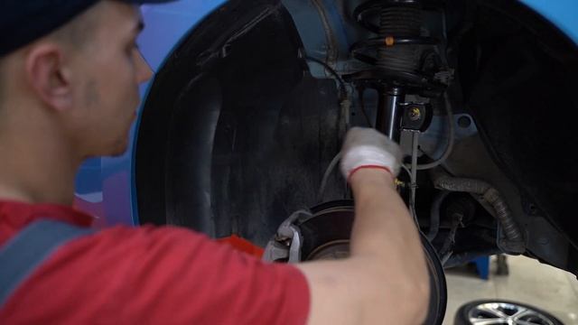 У ZE0 сгнили верхние опоры стоек. Экспериментируем с размером колес на ZE1