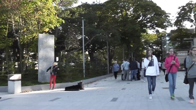Kołobrzeg - młoda dziewczyna gra na skrzypcach Despacito 29-09-2017 смотреть онлайн