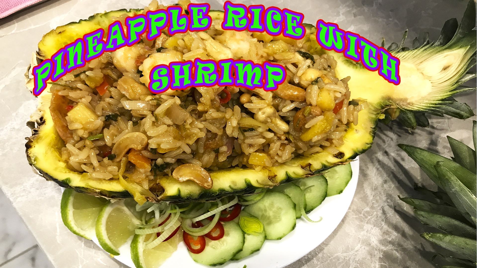 Жареный рис с ананасом и креветками