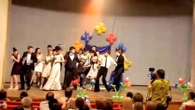 Копия видео Танец на школьный выпускной, Смотреть до конца (School dance) смотреть онлайн