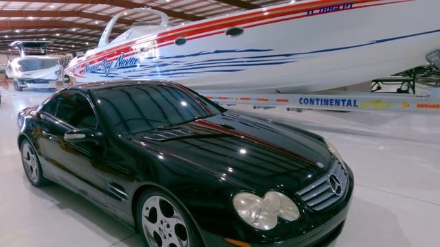 The Best Mercedes Nobody Wants? 2004 Mercedes Benz SL500 - History, Review & Drive смотреть онлайн