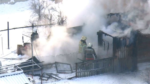 Пожар в частном секторе. Часть 1 (Красноярск) / Fire in outbuilding. Part 1 (Krasnoyarsk) смотреть онлайн
