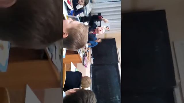 В траве сидит китаец смотреть онлайн