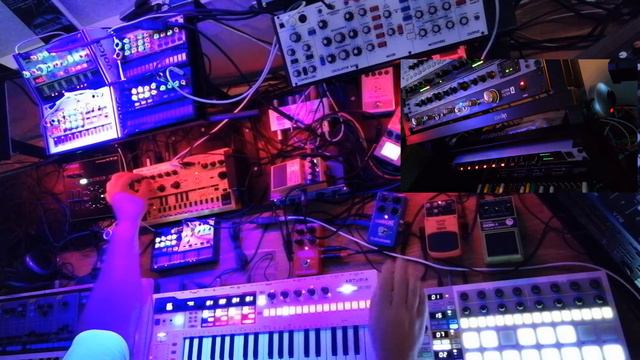 Distortion (Behringer TD-3 Model D vs Korg Volca Bass Sample Drum and distortion pedals) смотреть онлайн