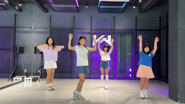 JST ELEMENTARY GIRLS KPOP CLASS I STAYC - BUBBLE смотреть онлайн