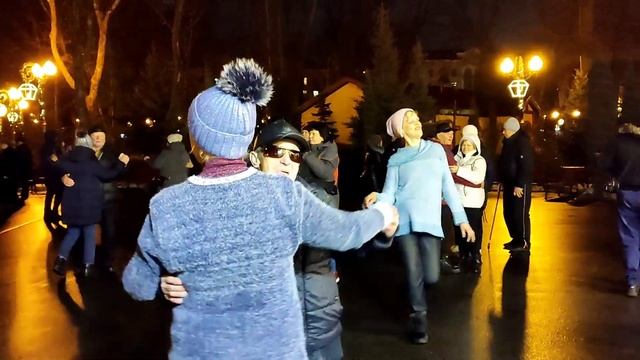 БЕЗ ТЕБЯ СЧАСТЛИВЫМ МНЕ НЕ БЫТЬ!???/ТАНЦЫ В ПАРКЕ ГОРЬКОГО ХАРЬКОВ ФЕВРАЛЬ 2022 смотреть онлайн