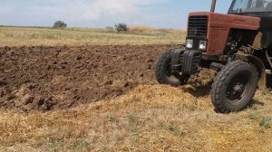 Пахота!!!МТЗ-80 с турбиной ТРК-6 с трех корпусным плугом ПЛН