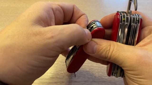 Офицерский швейцарский нож Victorinox Swiss Champ 1.6795 . Показываю все 33 инструмента. смотреть онлайн