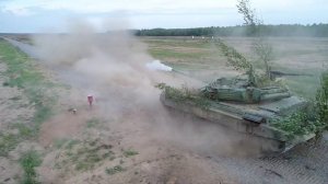 Контрольные стрельбы десантников из вооружения танков Т-72Б3 на полигоне Струги Красные