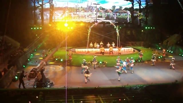 фрагмент из новогоднего представление братьев Запашных "Царица мёртвого озера". смотреть онлайн