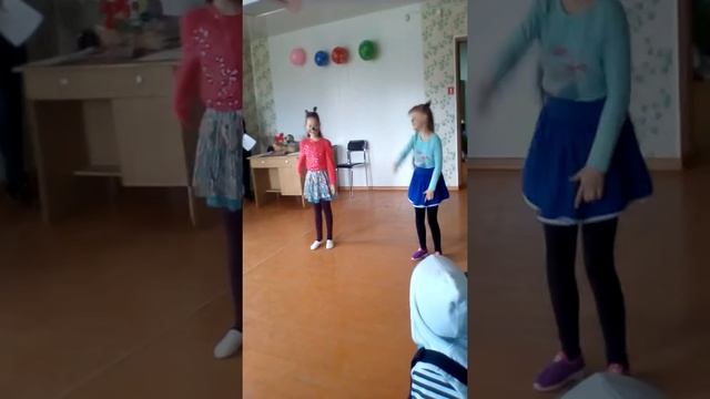 Выступаю Я моя подружка выступление называется Кнопа и клёпа Я клоунесса и моя подружка клоунесса смотреть онлайн