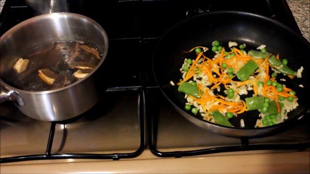 Лапша Удон с грибами и овощами смотреть онлайн