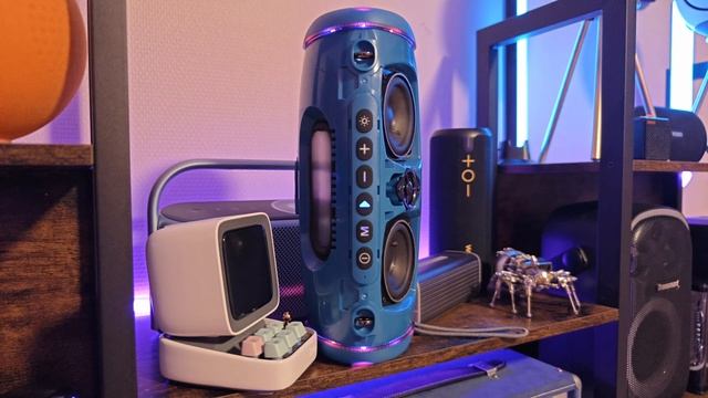 Sounarc R2 FABRIC COVER REMOVED! BASSTEST! смотреть онлайн